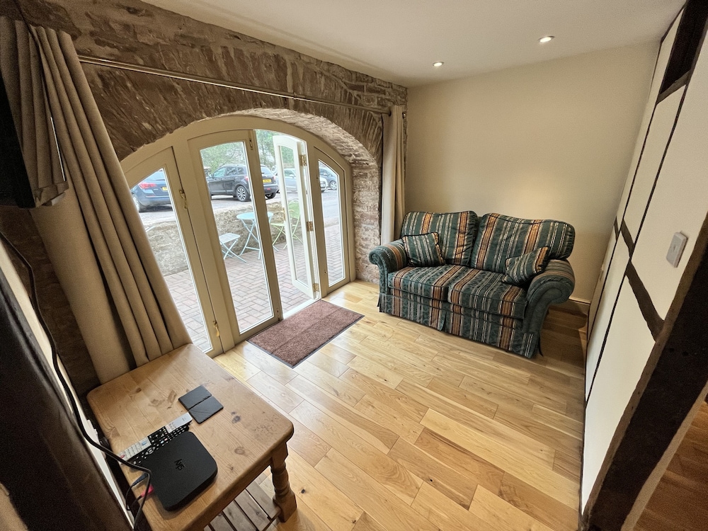 Double Room, Ground Floor (Self Contained Unit) photo 2