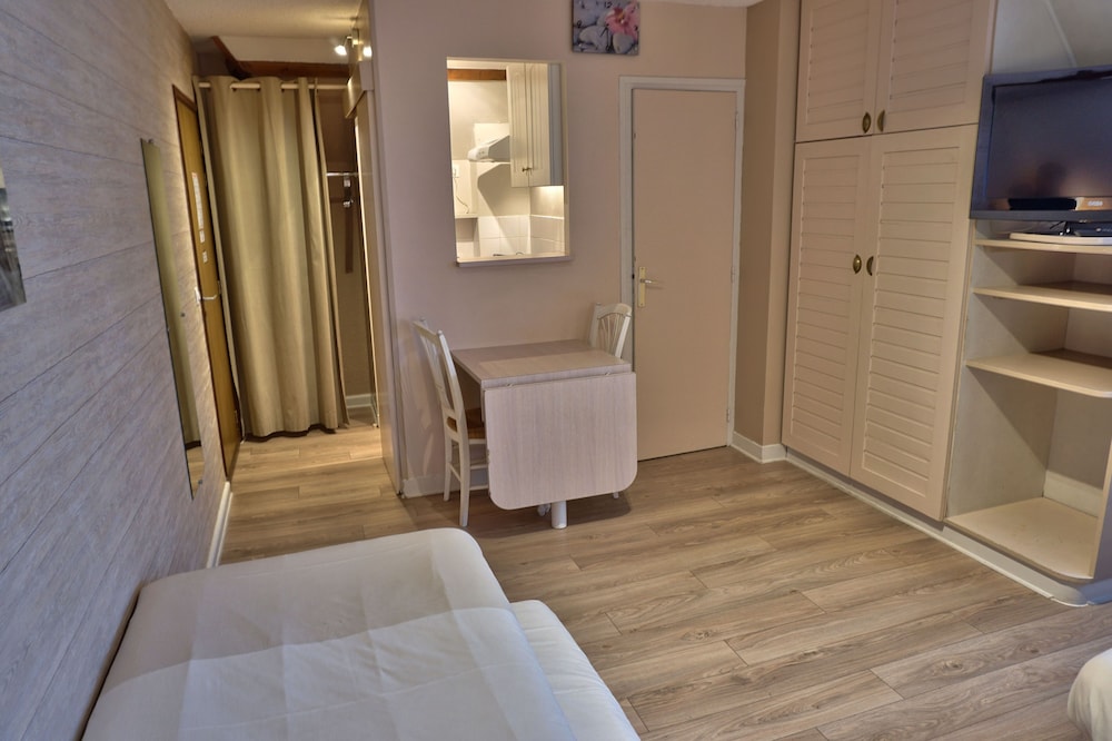 Basic Triple Room photo 1