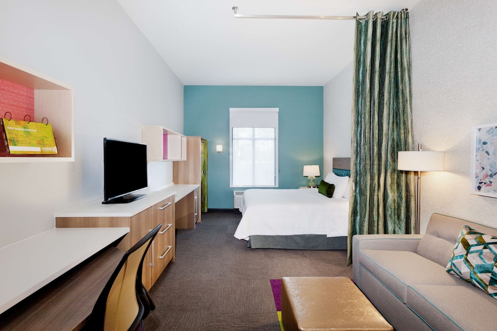 Studio, 1 King Bed, Accessible (Roll-In Shower)