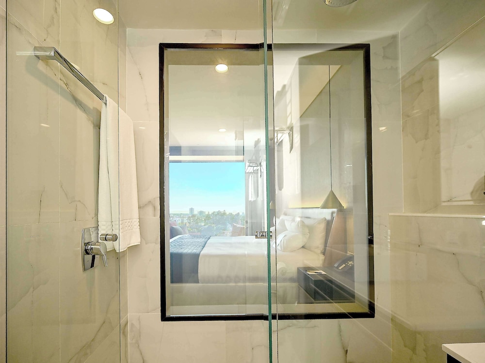 Executive Room, 1 King Bed - Photo 6
