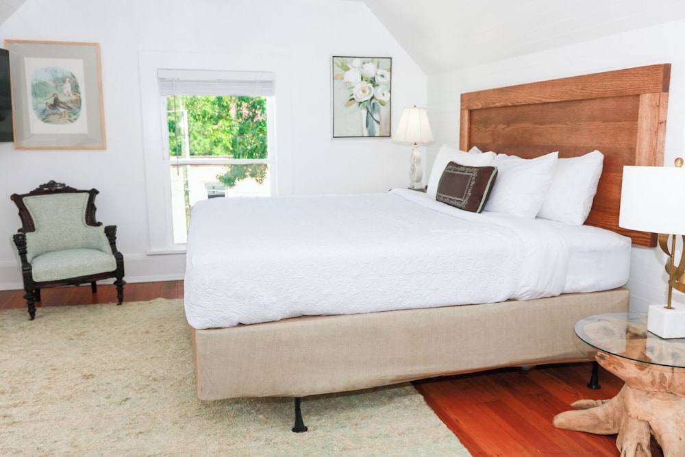 Reynolds Loft King Room photo 1