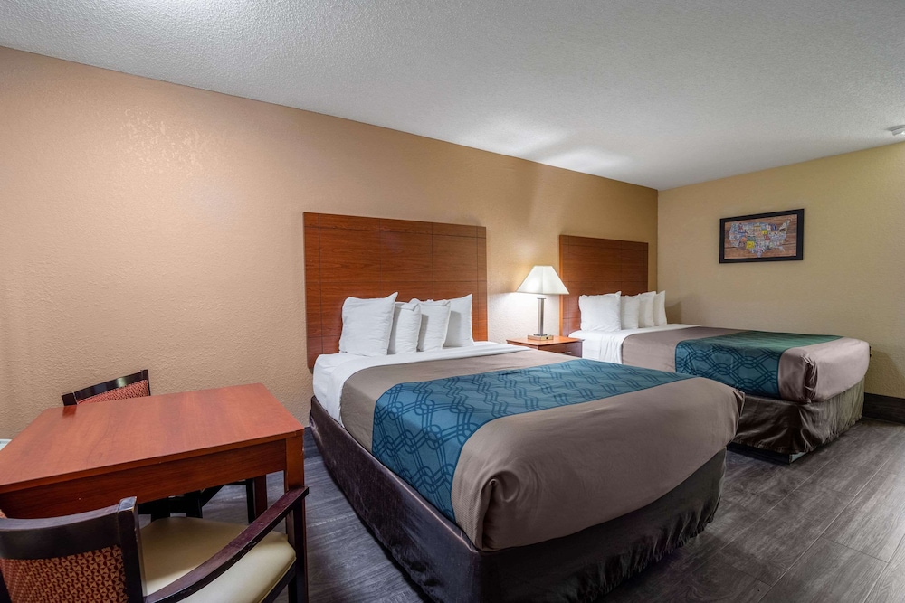 Standard Room, 2 Queen Beds, Non Smoking - Photo 1