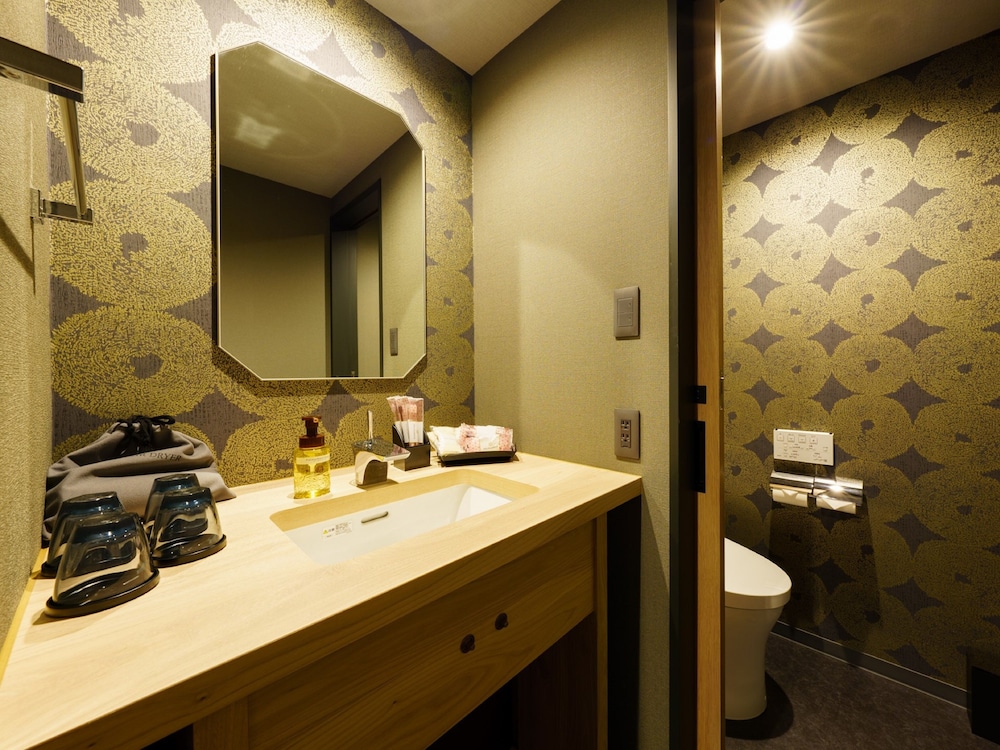 Executive Twin Room - Photo 8