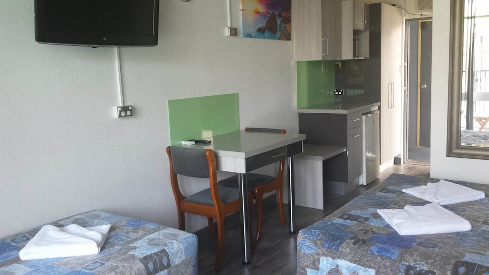 Standard Room, Non Smoking, Kitchenette (Twin)