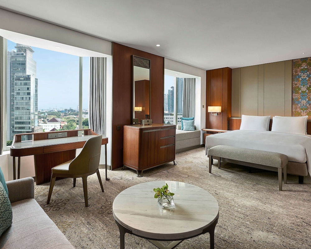 Room, 1 King Bed (Bundaran View) - Photo 2