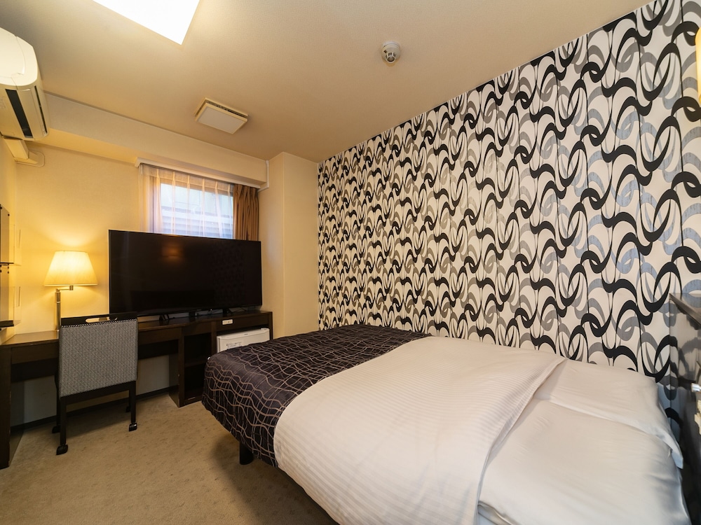 Semi Double Room, Smoking