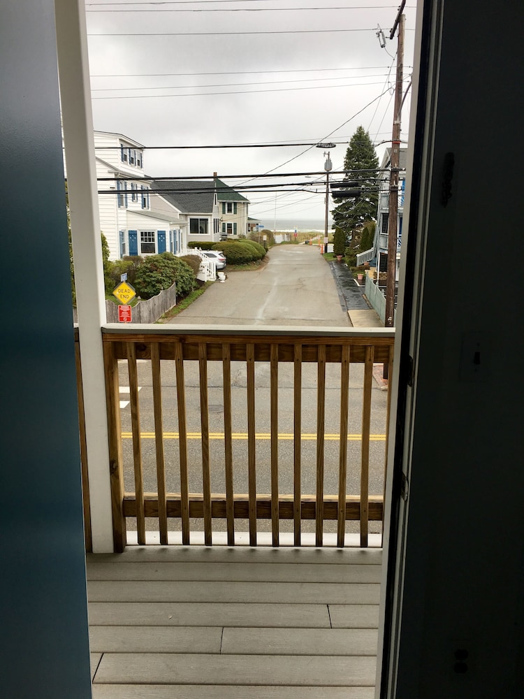 Panoramic Single Room, 1 King Bed, Non Smoking, Ocean View photo 3