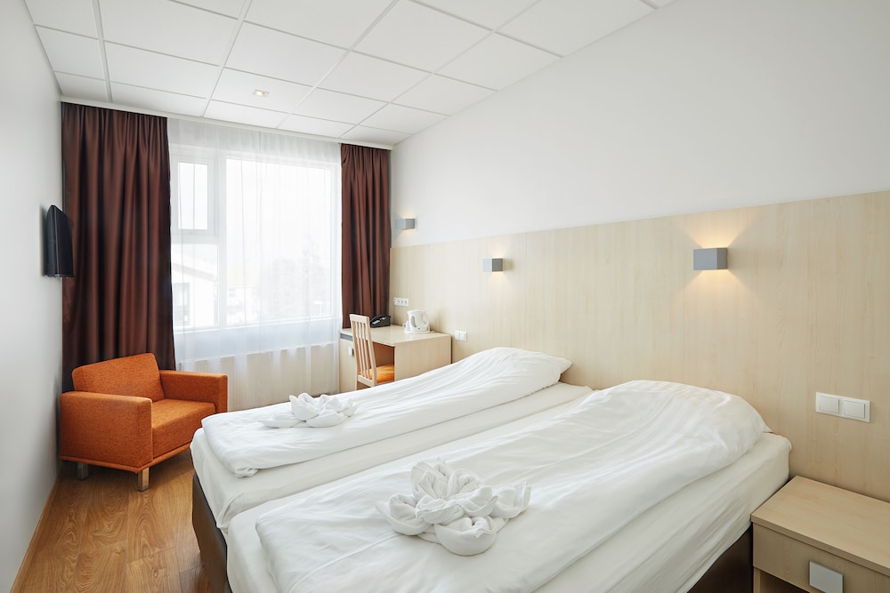 Double Room (With Extra Rollaway Bed) - Photo 2