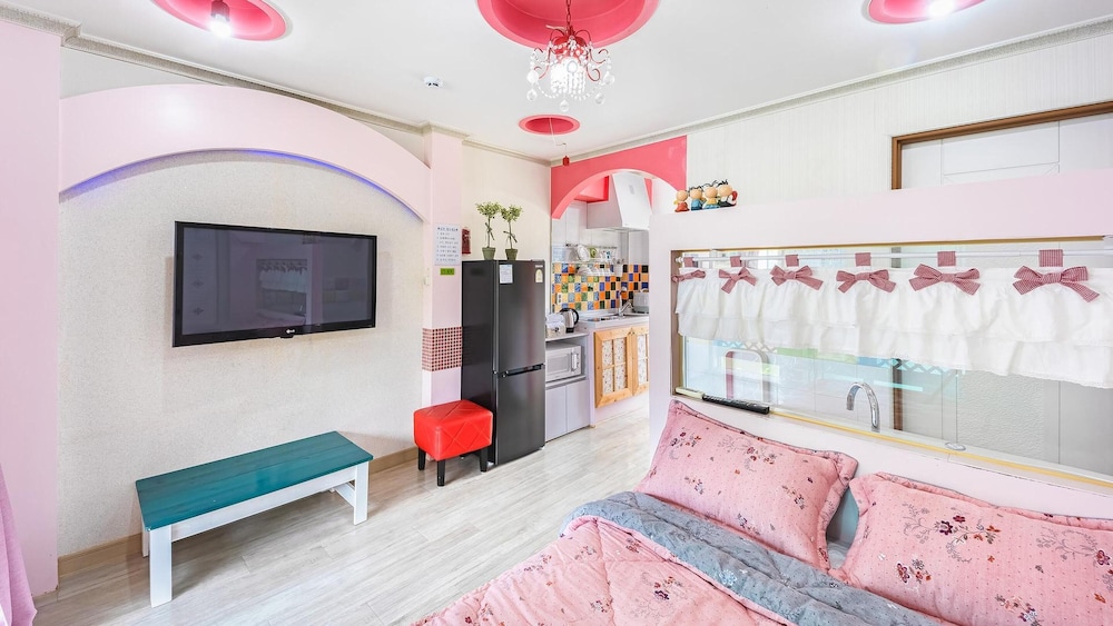 Basic Room, 1 Bedroom (Salanguiyeosin bineoseu(2cheung)) photo 2