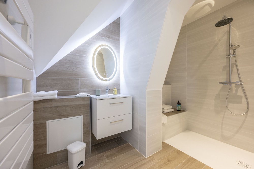 Duplex, Ensuite photo 2