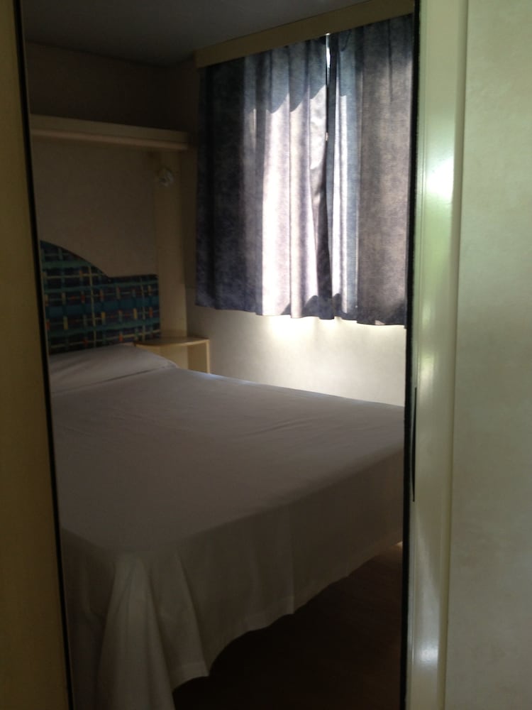 Bungalow, 2 Bedrooms (38) photo 3