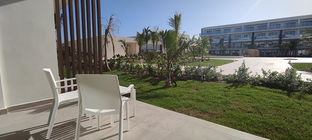 Luxury Room, Garden View - Photo 17