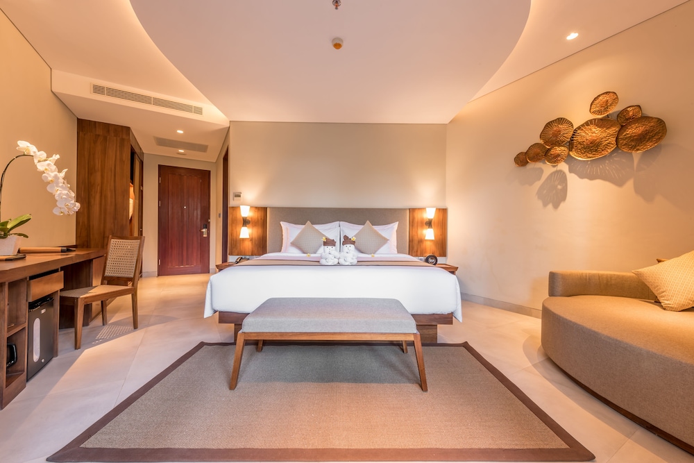 Suite - Photo 15