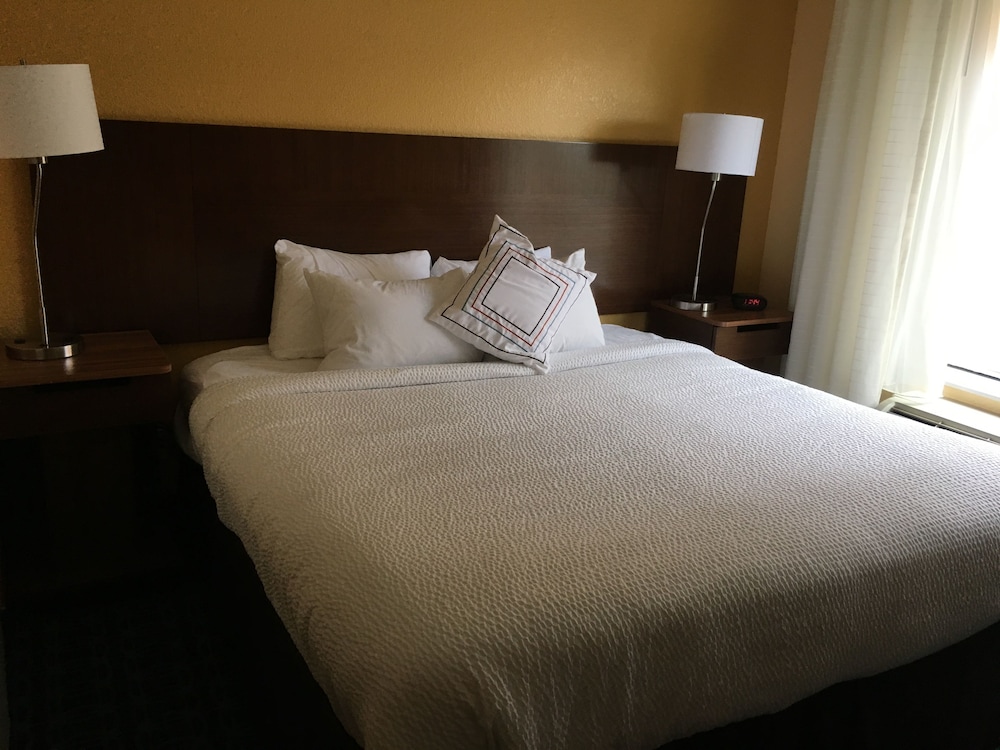 Suite, 1 Bedroom (Mobility/Hearing Accessible, Tub) - Photo 4