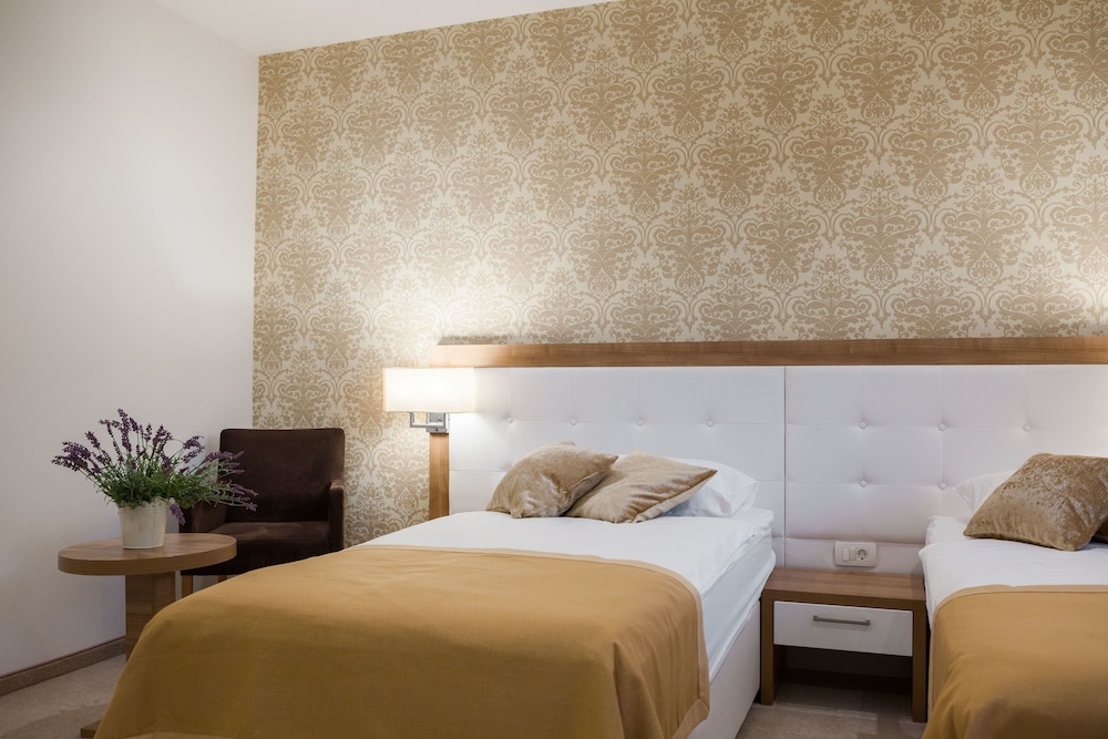 Family Double Room, 1 King Bed photo 2
