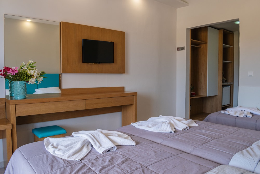 Superior Triple Room, Garden View, Garden Area - Photo 2
