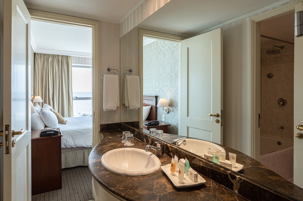 Suite, Corner - Photo 7
