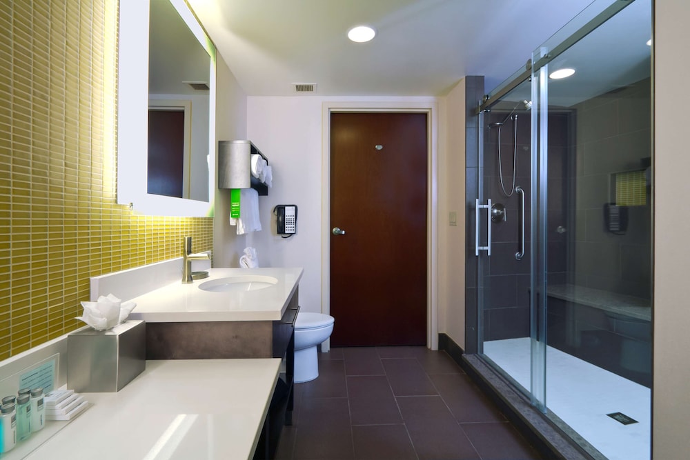 Suite, 1 King Bed, Non Smoking - Photo 2