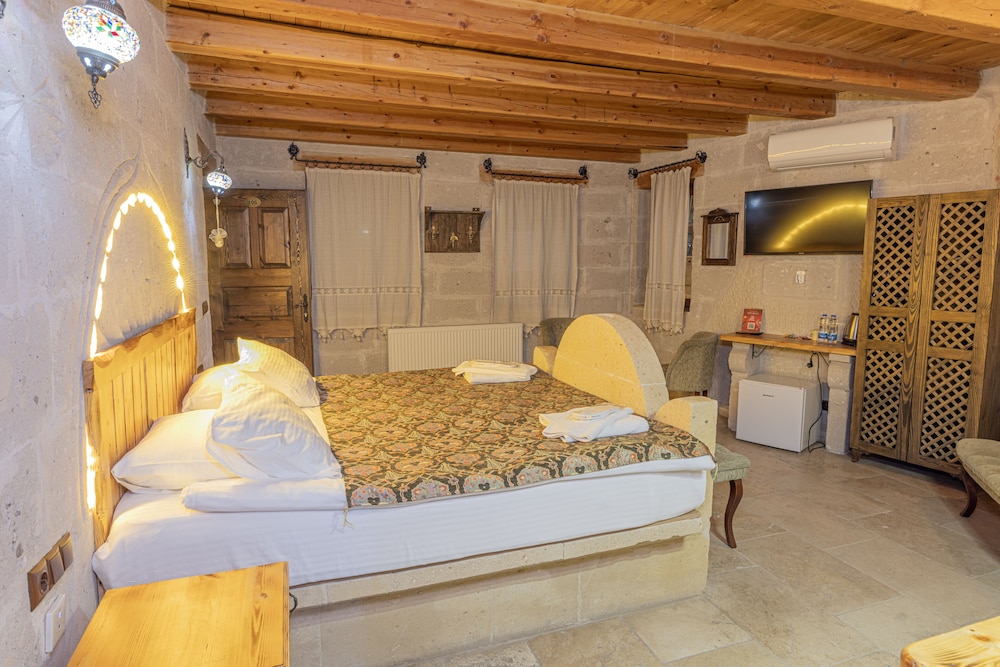 Deluxe Stone Room photo 2