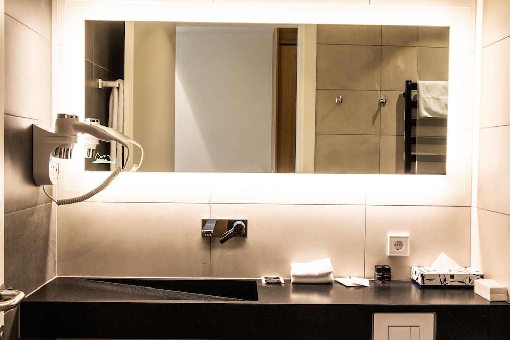 Standard Double or Twin Room - Photo 12
