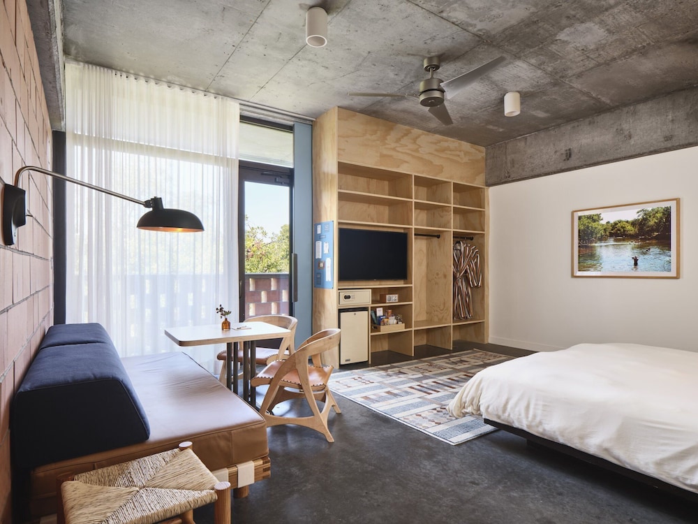 Deluxe Room, 1 King Bed (ADA) - Photo 6