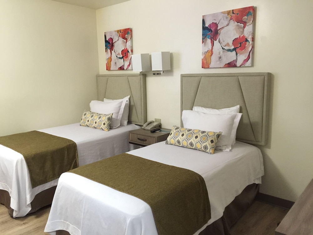 Twin Room, 2 Twin Beds, Refrigerator & Microwave photo 1