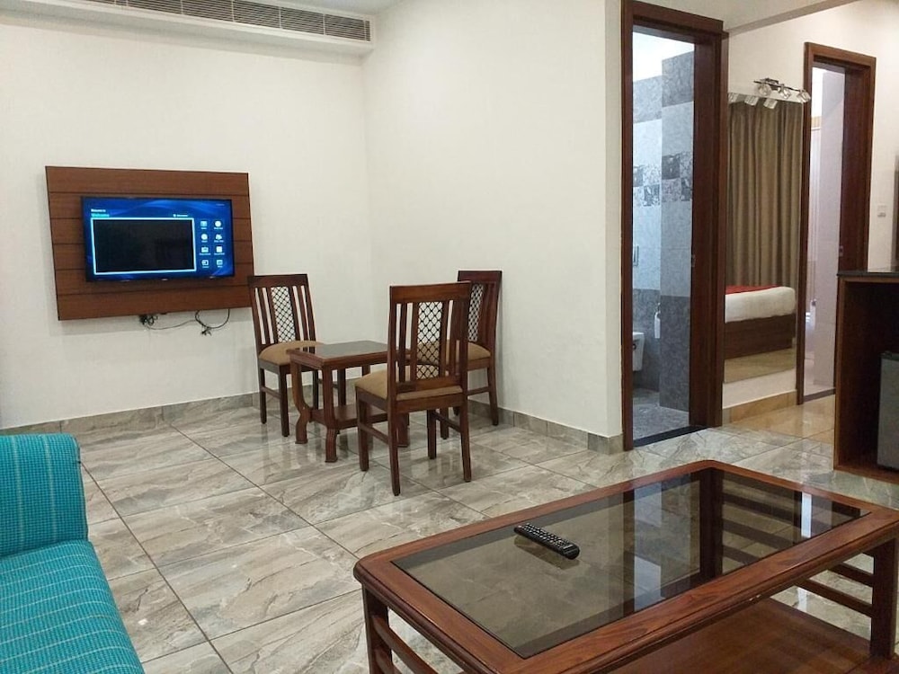 Luxury Suite, City View