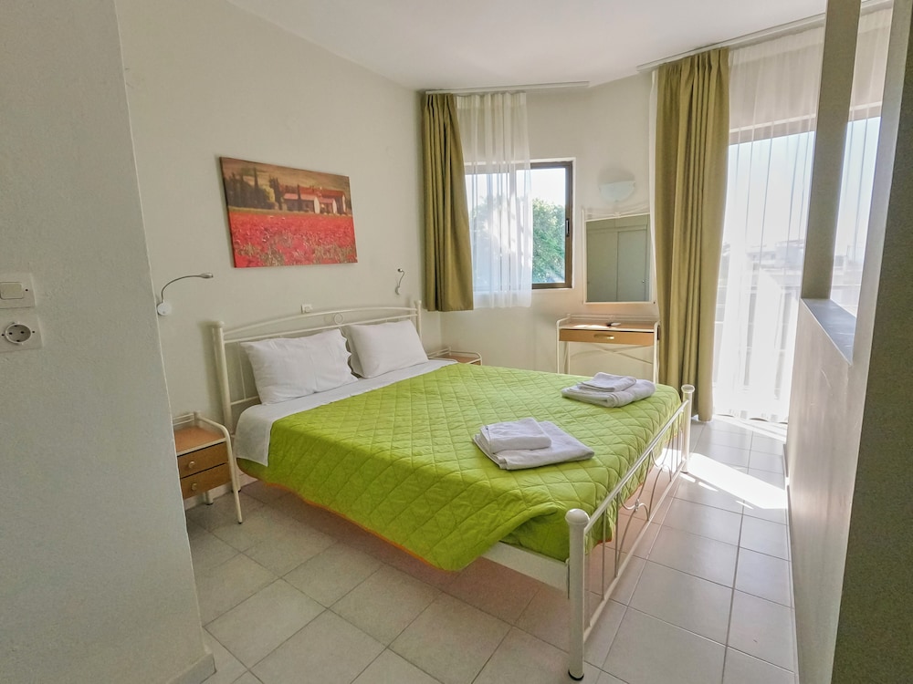 Classic Triple Room, Balcony