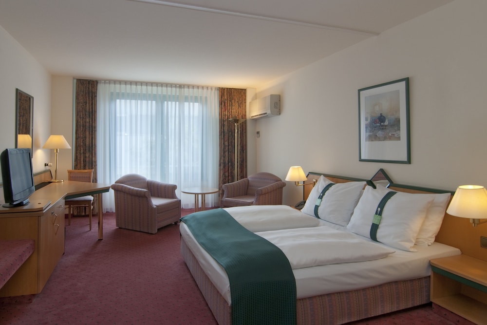 Standard Room, 1 Queen Bed