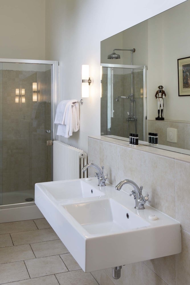 Deluxe Suite, 2 Twin Beds, Park View photo 2