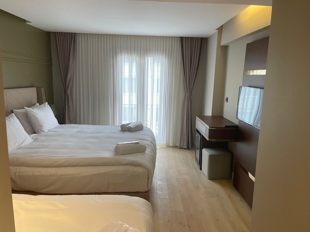 Deluxe Triple Room photo 3
