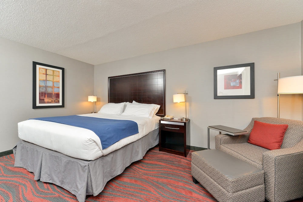 Standard Room, 1 King Bed, Accessible (Communication Accessible) - Photo 1