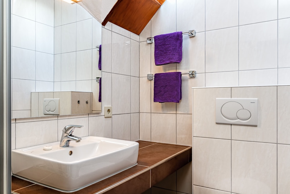 Basic Apartment - Photo 3