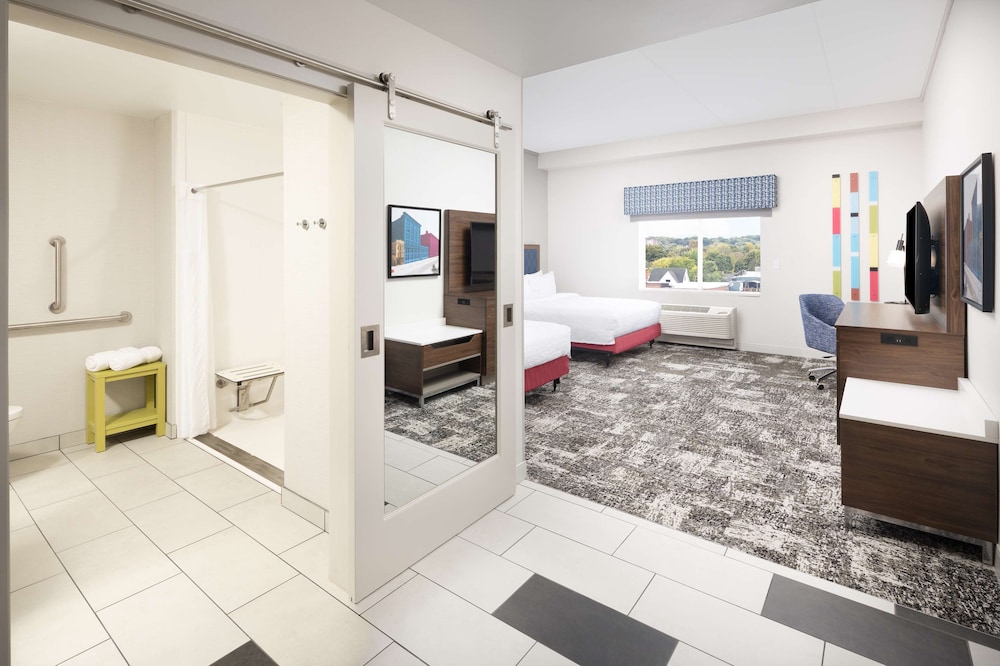 Room, 2 Queen Beds, Accessible (Roll-In Shower) - Photo 4