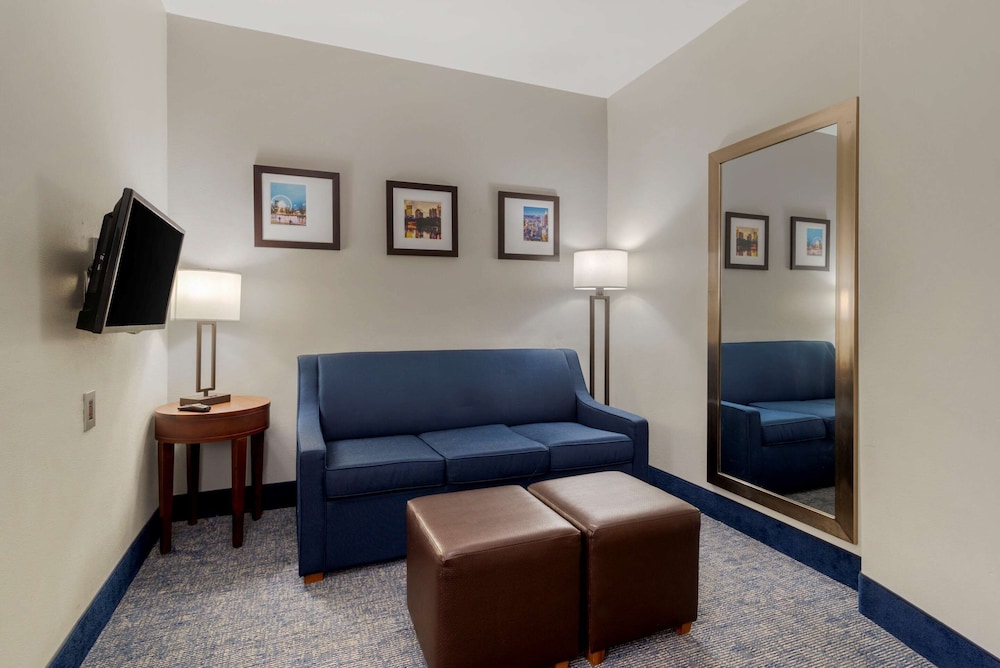 Suite, Multiple Beds, Non Smoking - Photo 3
