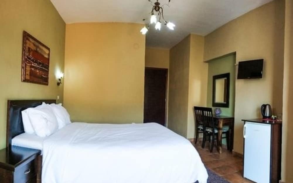 Double Room, 1 Double Bed, Fireplace, Mountain View photo 3