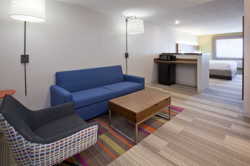 Suite, 1 King Bed - Photo 1