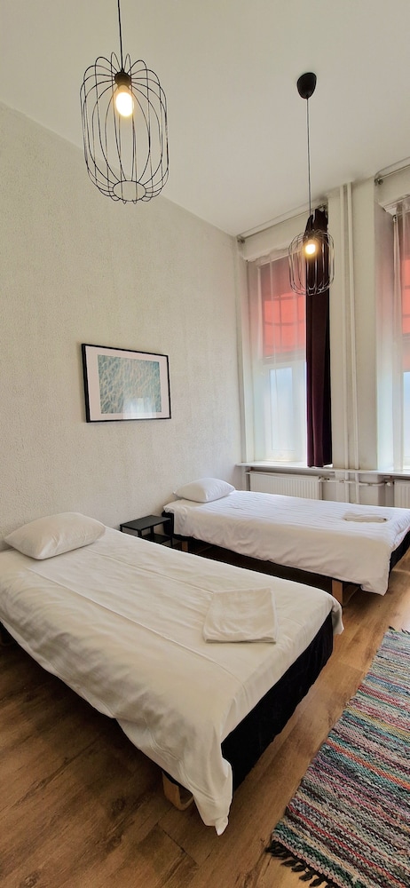 Twin Room, Private Bathroom (Top Floor, No Elevator) photo 3