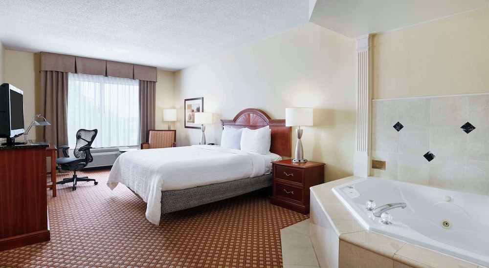 Suite, 1 King Bed, Jetted Tub