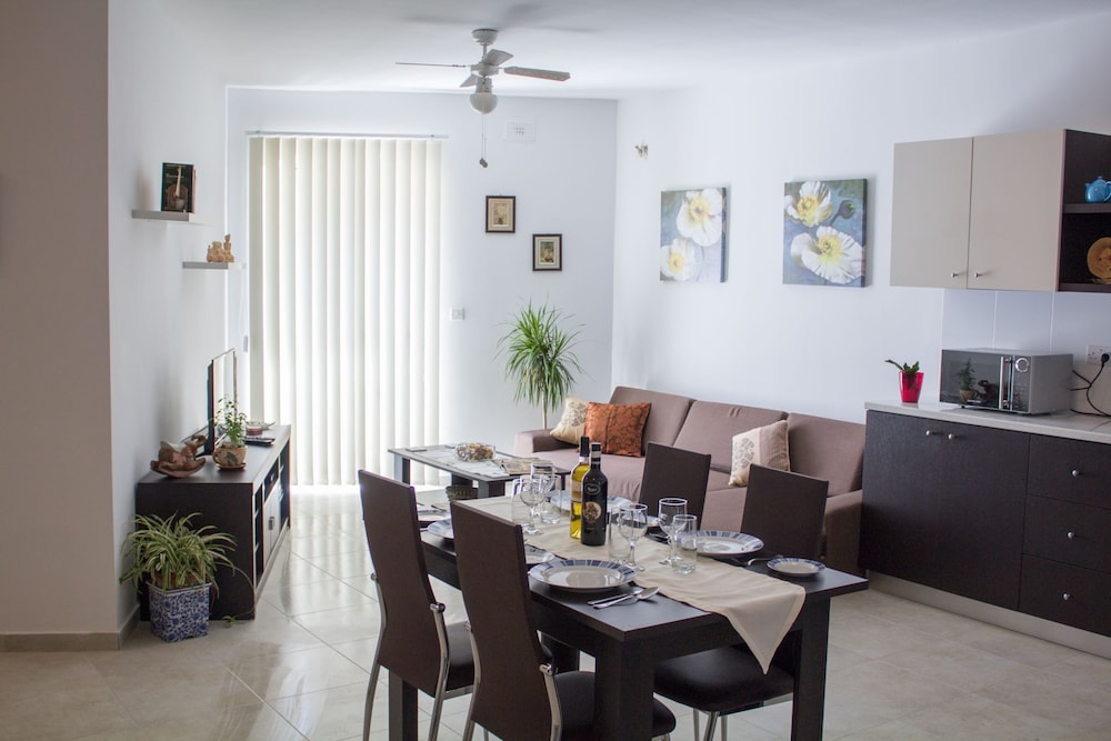 Comfort Apartment, 3 Bedrooms photo 2