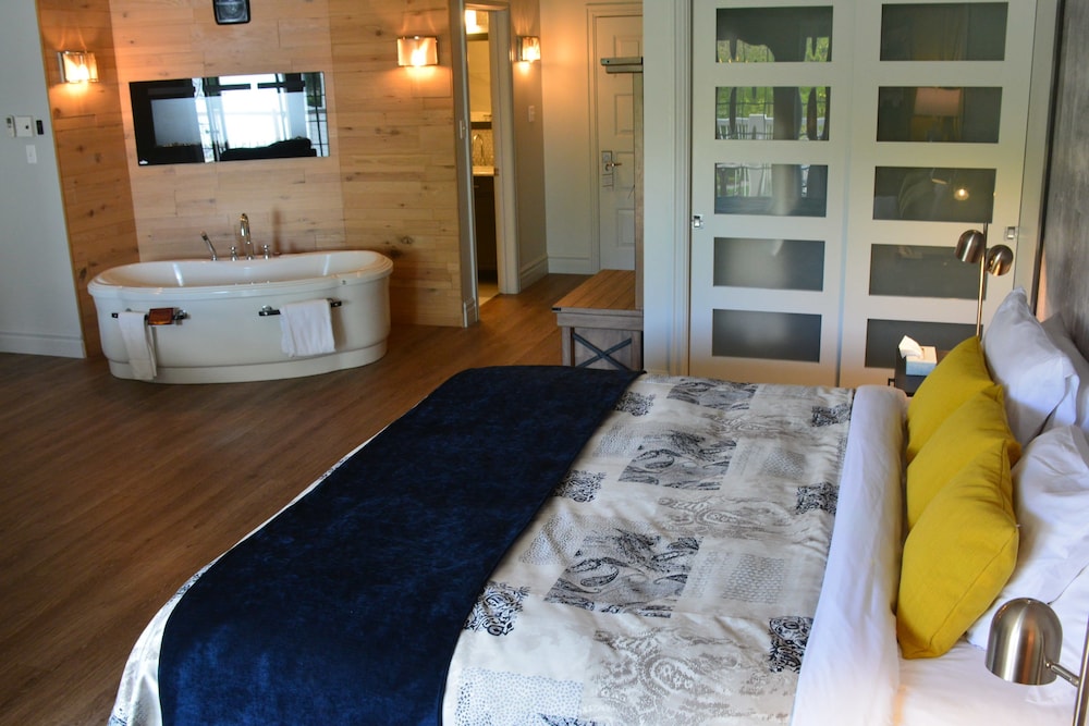 Deluxe Suite photo 1