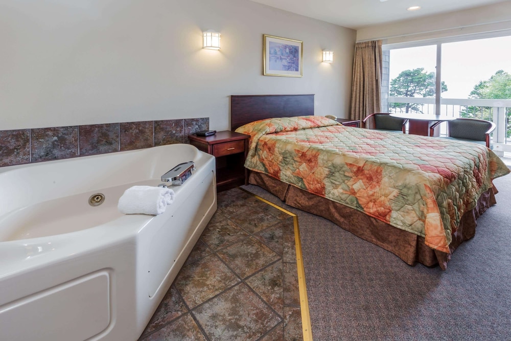 Superior Room, 1 Queen Bed, Non Smoking, Ocean View photo 1