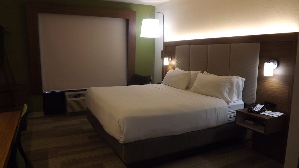 Suite, 1 King Bed, Jetted Tub (Whirlpool) - Photo 1