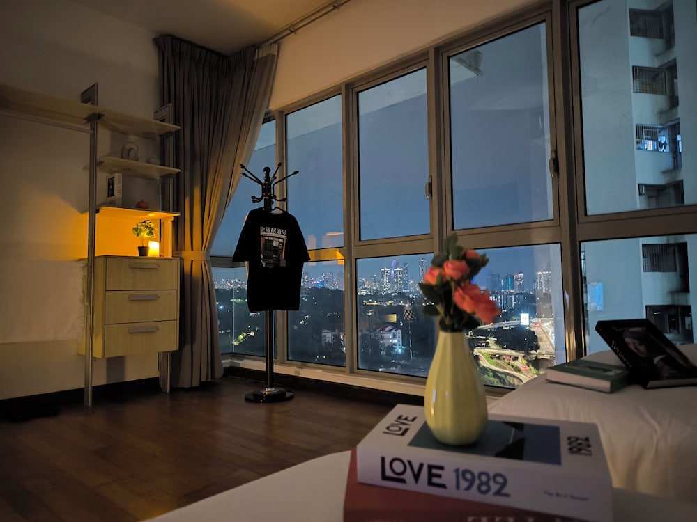 Deluxe Suite, City View
