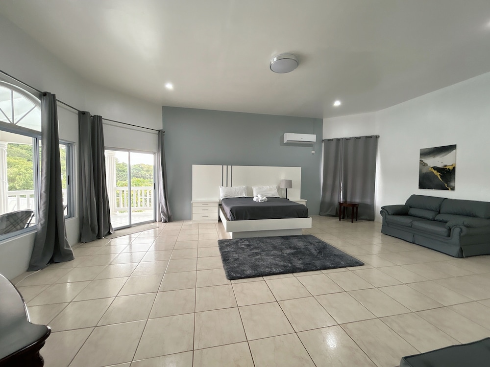 Luxury Villa photo 1