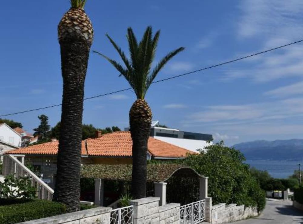 Apartment (Two Bedroom Apartment with Balcony an)