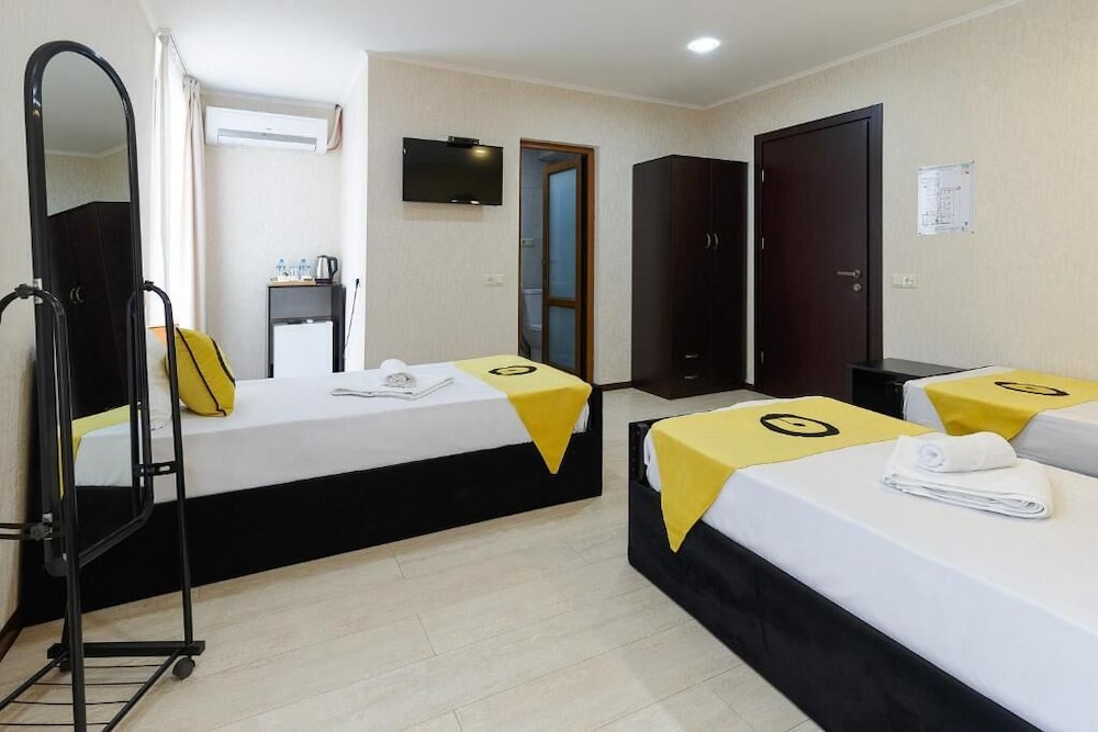 Basic Triple Room photo 2
