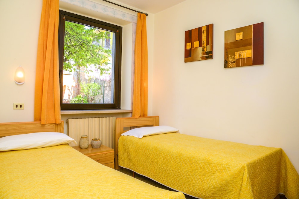 Quadruple Room - Photo 5