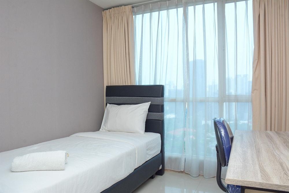 Room - Photo 15