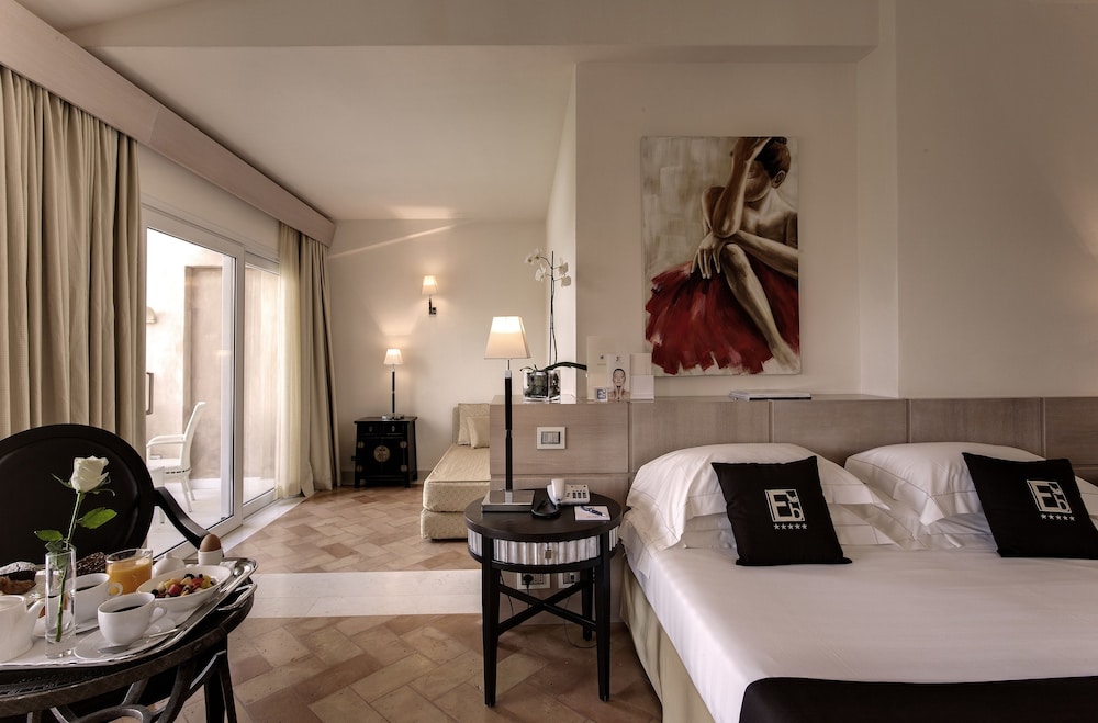 Junior Suite, 1 King Bed with Sofa bed, Balcony, Sea View - Photo 1